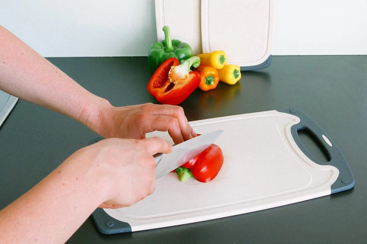 Ubian 3-delige Kunststof Snijplanken Set Met Anti-slip Handvaten – Incl. Grote Snijplank Van 40x24cm 6 Ubian 3-delige Kunststof Snijplanken Set Met Anti-slip Handvaten – Incl. Grote Snijplank Van 40x24cm - Afbeelding 6