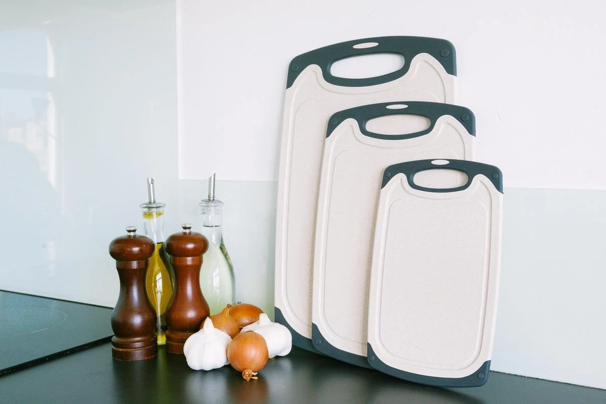 Ubian 3-delige Kunststof Snijplanken Set Met Anti-slip Handvaten – Incl. Grote Snijplank Van 40x24cm 8 Ubian 3-delige Kunststof Snijplanken Set Met Anti-slip Handvaten – Incl. Grote Snijplank Van 40x24cm - Afbeelding 8