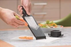 V Cutter Mandoline 'Violi' - Gefu 16 V Cutter Mandoline 'Violi' - Gefu -Merkloos Winkel 1200x807 8