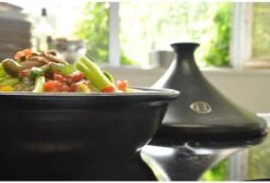 Emile Henry Tajine - Ø32 Cm - Fusain -Merkloos Winkel 1200x814 7