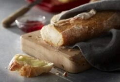 Emile Henry Baguettesvorm E-box 390x240mm Grand Cru (9506-34) -Merkloos Winkel 1200x817 10