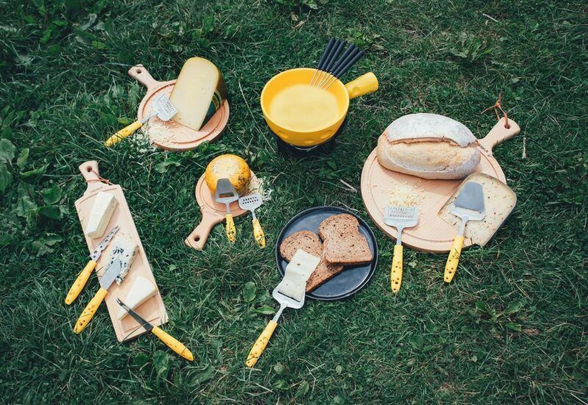 Boska Kaasschaaf Cheesy - Kaasschaaf Harde Kaas - Kaasschaaf Voor Oude Kaas - Groenteschaaf - Groentesnijder - Vaatwasserbestendig - Gele Kaasschaaf - Multifunctionele Kaasschaaf - RVS - Keukengerei - Keuken Accessoires - 10 Jaar Garantie 6 Boska Kaasschaaf Cheesy - Kaasschaaf Harde Kaas - Kaasschaaf Voor Oude Kaas - Groenteschaaf - Groentesnijder - Vaatwasserbestendig - Gele Kaasschaaf - Multifunctionele Kaasschaaf - RVS - Keukengerei - Keuken Accessoires - 10 Jaar Garantie - Afbeelding 6