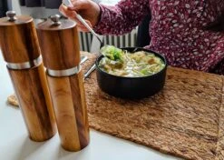 Luxe Peper En Zoutmolen Set - Pepermolen - Acacia Hout - RVS - 21cm Rond -Merkloos Winkel 1200x857 7