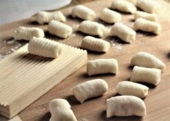 Gnocchi Plankje Van Beukenhout - Inclusief Deegrollertje - Gnocchi Bord - Gnocchi Maker - Home Made Pasta -Merkloos Winkel 1200x857 8