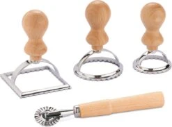 Navaris Set Van 4 Raviolisnijders - Raviolimakers Met Houten Handvat - Set Van 3 Vormsnijders En 1 Pastawiel Voor Het Snijden Van Zelfgemaakte Ravioli