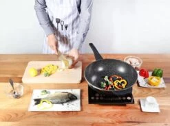 Cheffinger Wokpan Met Deksel - 32cm - Zwart - Pan - Keukenaccessoires 17 Cheffinger Wokpan Met Deksel - 32cm - Zwart - Pan - Keukenaccessoires -Merkloos Winkel 1200x892