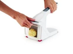 Zyliss Fritessnijder Met 2 Inzetten 8 Zyliss Fritessnijder Met 2 Inzetten -Merkloos Winkel 1200x893 3