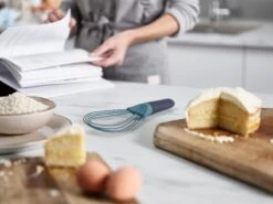 Joseph Joseph - Twist Whisk Sky -Merkloos Winkel 1200x899 96