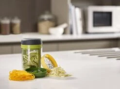 Joseph Joseph Spiro 3-in-1 Spiraalsnijder - Incl. Opvangbak - Rvs/Nylon - 7,8 X 7,8 X 16 Cm - Groen -Merkloos Winkel 1200x900 96