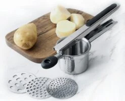 YUGN Aardappelpers Pureeknijper - Pureestamper - RVS - Inclusief 3 Verschillende Structuur Schijven - Cadeau Tip -Merkloos Winkel 1200x970 9