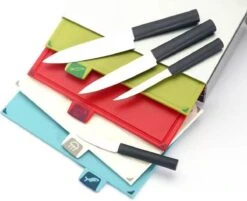 Joseph Joseph Folio Kunststof Snijplanken Set Met 4 Messen En Houder - Kunststof - Vaatwasserbestendig En Opbergkoffer En Gemakkelijk Toegankelijk Vaatwasmachinebestendig Antislip Groot Zilver -Merkloos Winkel 1200x977 3