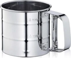 Professionele RVS Meelzeef - Bloemzeef - Poedersuikerzeef - Suikerzeef - Bakgerei - Stooier - Keuken Tafel -Roestvrij Staal - Draai Meel Zeef - Bloem Zeef - Poedersuiker Zeef - -Merkloos Winkel 1200x979 8