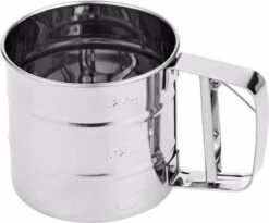 Professionele RVS Meelzeef - Bloemzeef - Poedersuikerzeef - Suikerzeef - Bakgerei - Stooier - Keuken Tafel -Roestvrij Staal - Draai Meel Zeef - Bloem Zeef - Poedersuiker Zeef - -Merkloos Winkel 1200x995 10