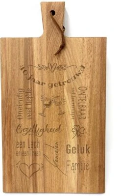 Merkloos Stoer Landelijk Snijplankje-hapjesplankje Met Tekst Gravure 40 JAAR GETROUWD. Een Origineel Cadeau Voor Een 40 Jarige Bruiloft. Het Formaat Is 20x30cm Excl. Handvat.
