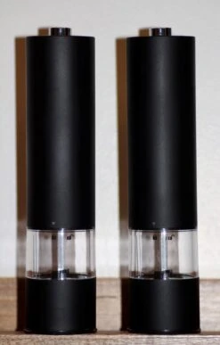 Allkinds Elektrische Peper En Zoutmolen Set - Peper En Zoutstel Elektrisch - Keukengerei - Batterij - Lichtgevend - RVS - Mat Zwart -Merkloos Winkel 765x1200 3