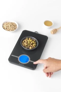 Brabantia Tasty+ Keukenweegschaal Digitaal - Op Batterijen - Dark Grey -Merkloos Winkel 800x1200 99