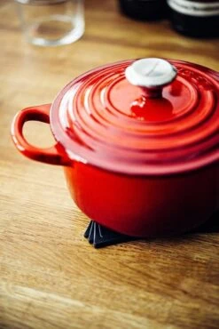 Le Creuset Signature Braadpan - 4,2 L - 24 Cm - Kersenrood -Merkloos Winkel 801x1200 3