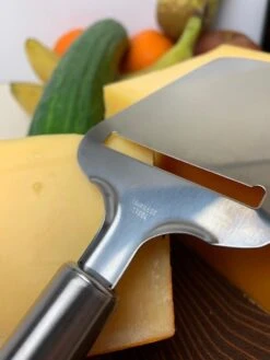 Kaasschaaf - Roestvrij Staal - Glanzend Zilver - Multifunctioneel - Duurzaam En Vaatwasserbestendig - Voor Jonge En Oude Kaas - Keukengerei - 21.5 X 7.3 X 1.9 Cm. -Merkloos Winkel 900x1200 41