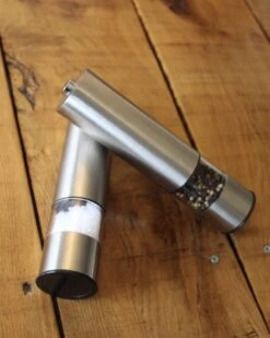 Allkinds Peper En Zoutmolen Set Elektrisch - Praktisch En Stijlvol - Doseringsfunctie - RVS - 70 Ml Inhoud 12 Allkinds Peper En Zoutmolen Set Elektrisch - Praktisch En Stijlvol - Doseringsfunctie - RVS - 70 Ml Inhoud -Merkloos Winkel 959x1200 4